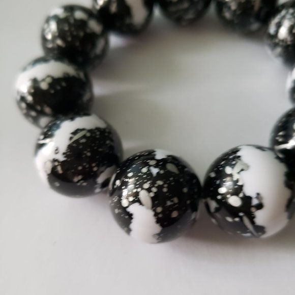 Large Splatter Paint Design Bead Bracelet - Picture 6 of 8